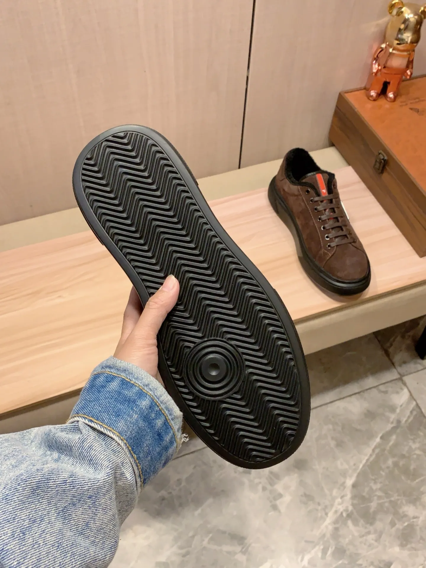 Warm new model: Factory price: 460💰💰🎩🎩[Lightning][Lightning] "Prada Men's Shoes💰pRADA*" The latest and most popular casual shoes, top brand [seduce] luxury~purchase, top~quality. [Strong] The upper is made of imported breathable anti-wear material ➕ Breathable simulated fur feet (•) with fine workmanship. The original stylish and stylish soft rubber wear-resistant and non-slip outsole is light and comfortable on the feet. The real thing looks better when photographed in person. 0186: code: 38-44, 4️⃣ colors selected
